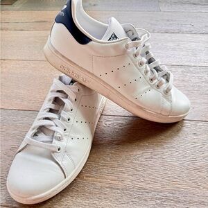 Adidas White Sneakers Minimalist Leather Design